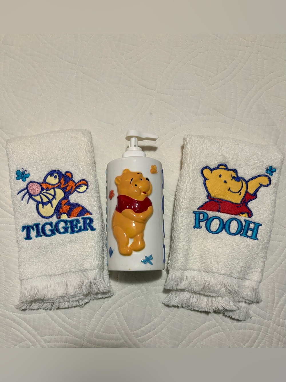 Disney Vintage Winnie the Pooh Ceramic soap Pump with Pooh & Tigger Hand Towels